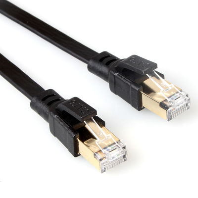 El cable de Ethernet plano protegido negro Cat8 con oro plateó el conector RJ45