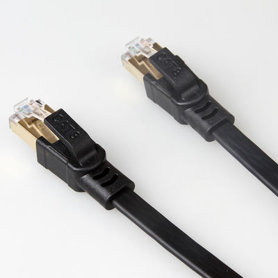 El cable de Ethernet plano protegido negro Cat8 con oro plateó el conector RJ45