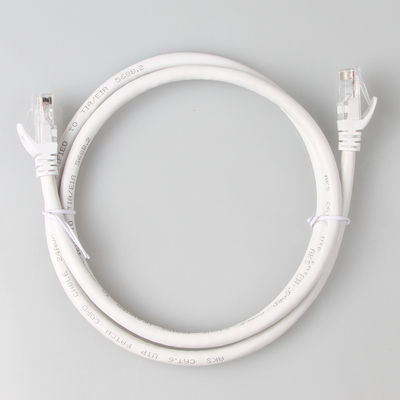 UTP blanco Cat6 remienda la chaqueta del PVC LSZH del cordón 24AWG 7/0.2 con el conector RJ45