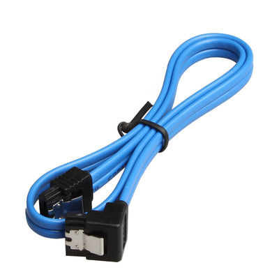 Cable práctico azul de SATA 3 6GB S con la fijación del cierre recto al enchufe de 90 grados