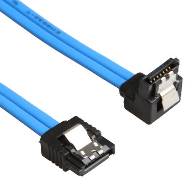 Cable práctico azul de SATA 3 6GB S con la fijación del cierre recto al enchufe de 90 grados